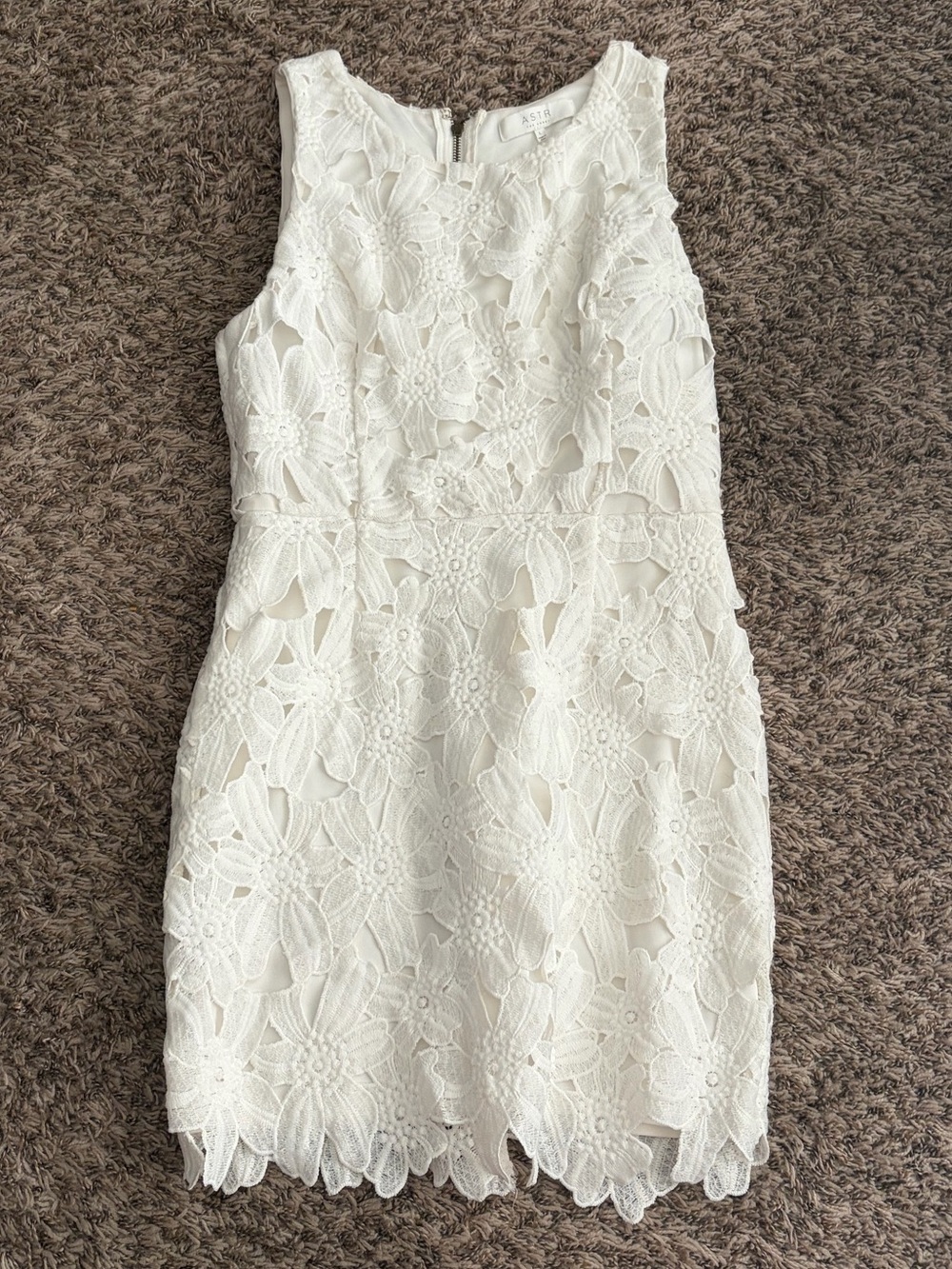White Lace Floral Sheath Dress - Brand: ASTR Size Large